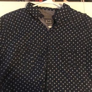 Broken Threads Short Sleeve Collar